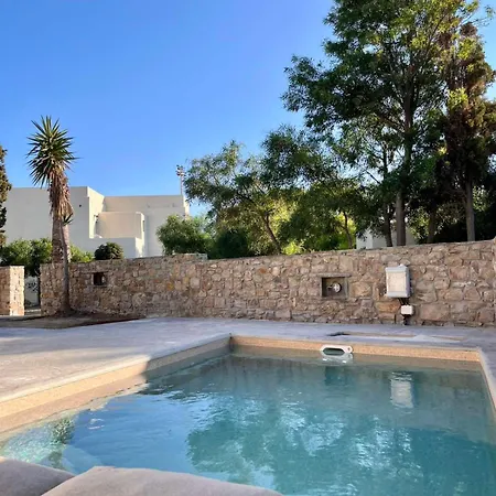 Naxos Village Szálloda 3*